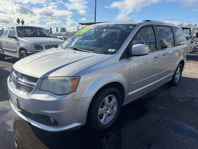 2011 Dodge Grand Caravan Crew's photo