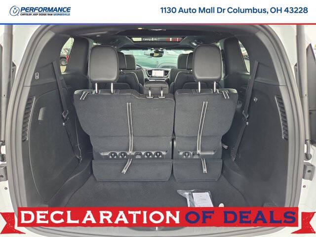 2027 Chrysler Pacifica Select