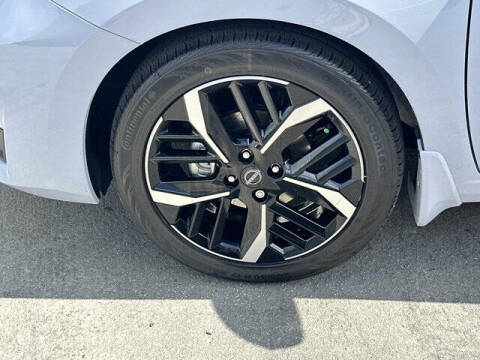 2025 Nissan Versa SR