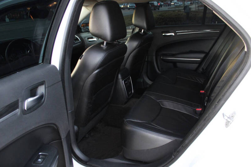 2017 Chrysler 300 Limited