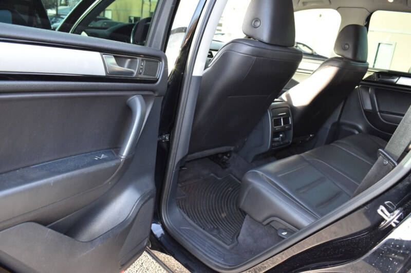 2011 Volkswagen Touareg VR6 Sport