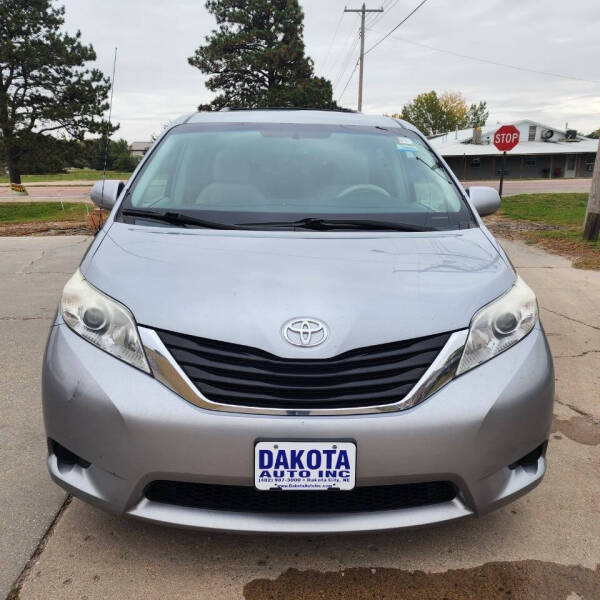 2013 Toyota Sienna LE 8-Passenger