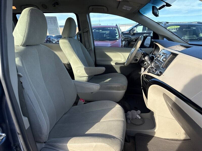 2014 Toyota Sienna L 7-Passenger