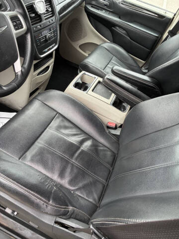 2014 Chrysler Town and Country Touring