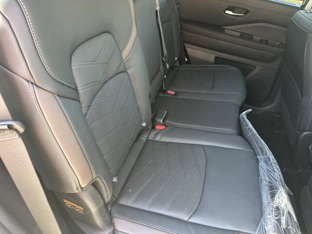 2025 Nissan Pathfinder Platinum