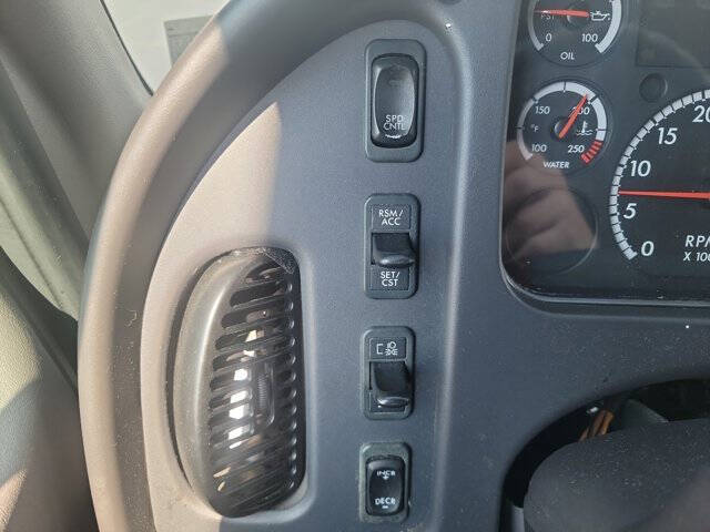 2015 Freightliner M2 106