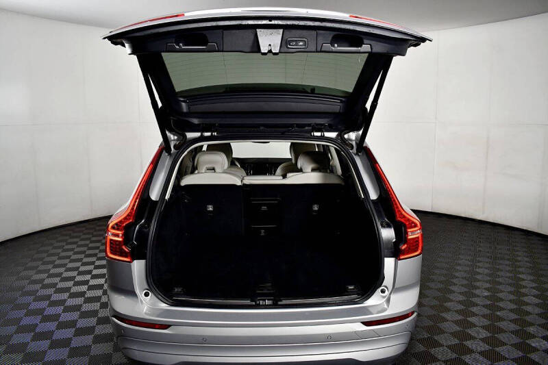 2022 Volvo XC60 B5 Momentum