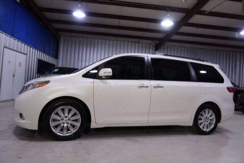 2017 Toyota Sienna for sale at SOUTHWEST AUTO CENTER INC in Houston TX