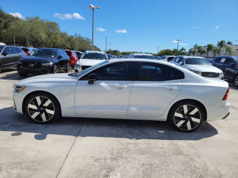 2024 Volvo S60 Recharge T8 Plus Dark Theme