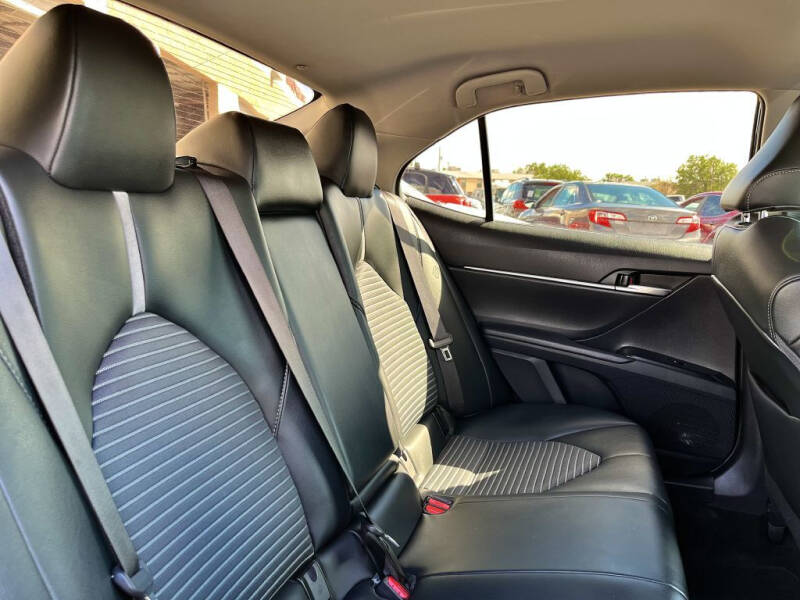 2020 Toyota Camry SE