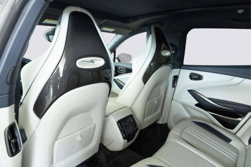 2025 Aston Martin DBX 707