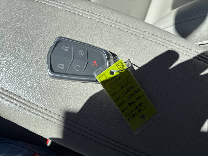 2023 Cadillac XT4 Premium Luxury