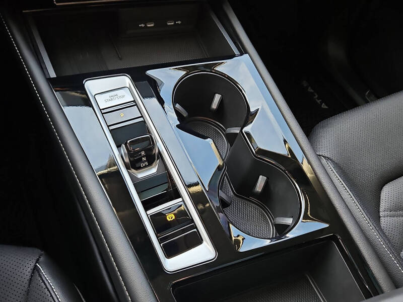 2025 Volkswagen Atlas SE