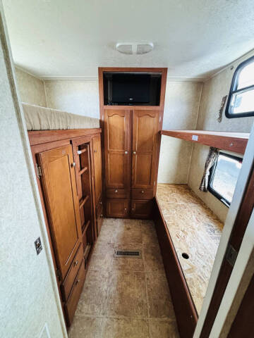 2011 Winnebago Sunset Creek 298BH