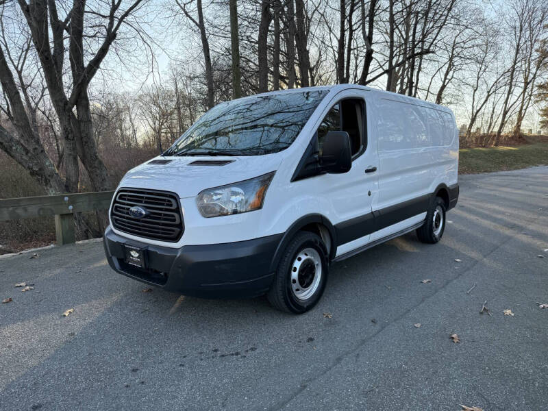 2015 Ford Transit Base's photo