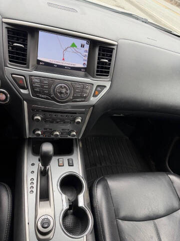 2020 Nissan Pathfinder SL