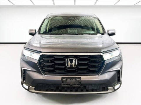 2023 Honda Pilot EX-L w/Rear Captain's Chairs