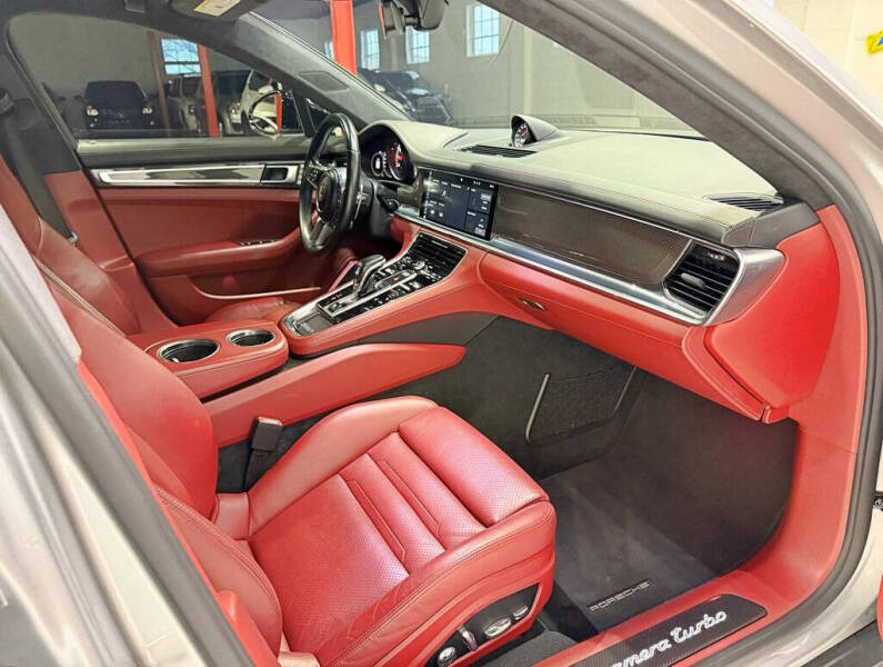 2017 Porsche Panamera Turbo