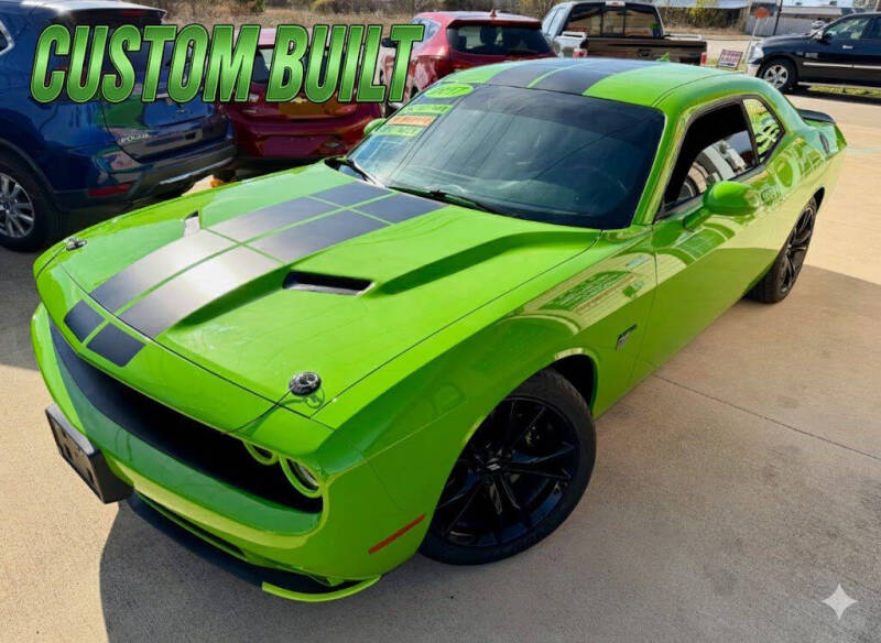 2017 Dodge Challenger R/T's photo