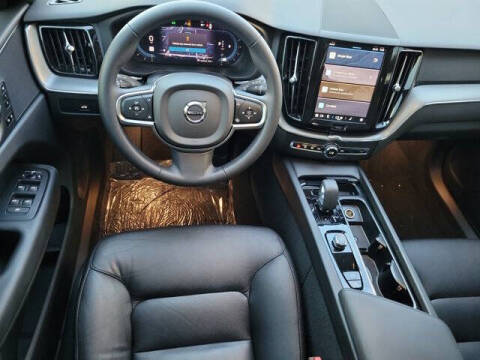 2024 Volvo XC60 B5 Core Dark Theme