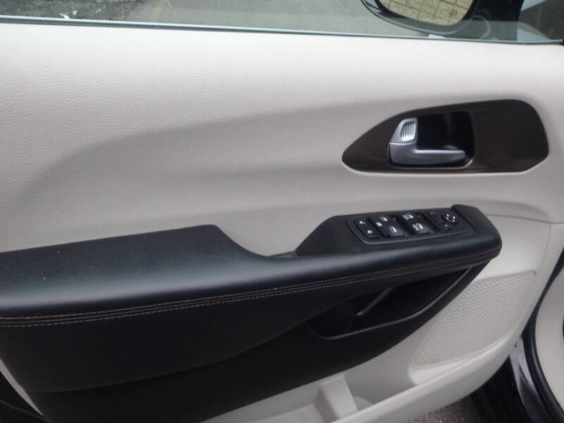 2017 Chrysler Pacifica Touring-L