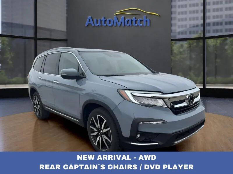 2022 Honda Pilot Touring w/Rear Captain's Chairs