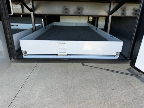 2012 Newmar Dutchstar 4354 ,  450hp, King Bed