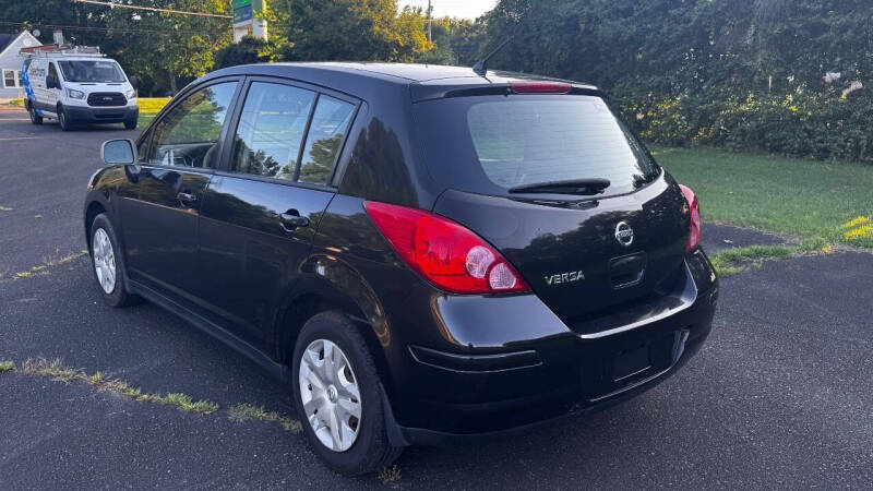 2011 Nissan Versa 1.8 S