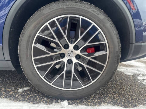 2025 Porsche Macan 4S Electric