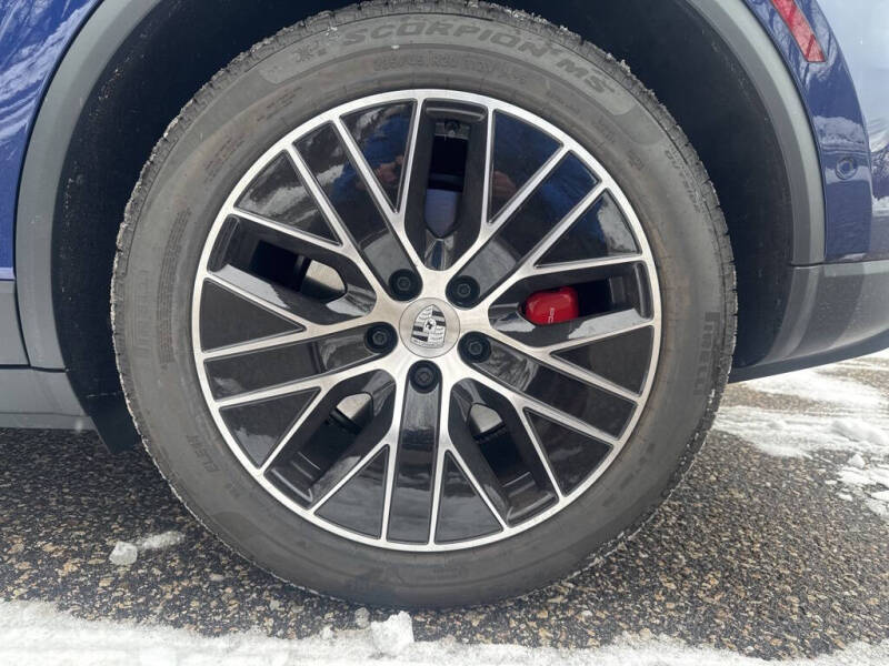 2025 Porsche Macan 4S Electric