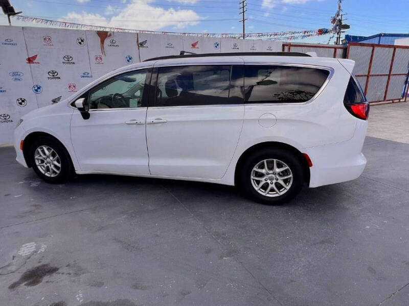2020 Chrysler Voyager LXi