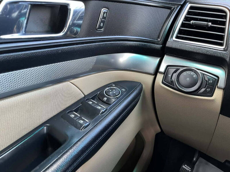 2016 Ford Explorer