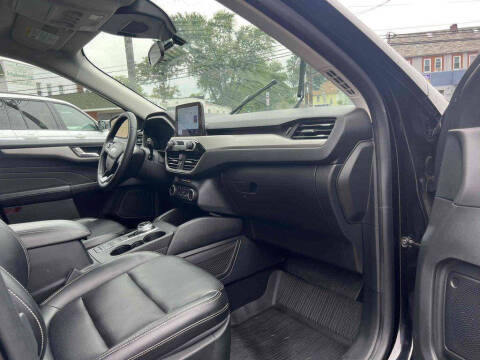 2022 Ford Escape SEL