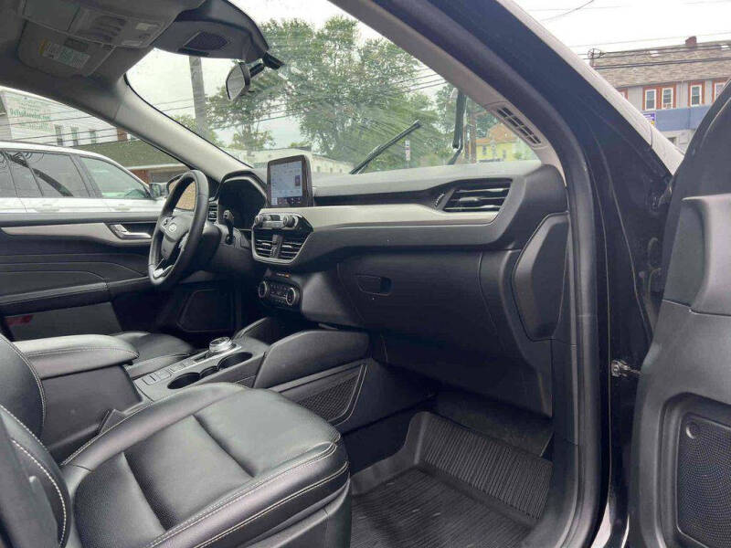 2022 Ford Escape SEL