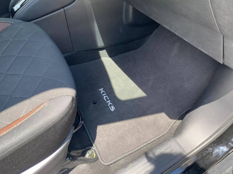 2020 Nissan Kicks SR