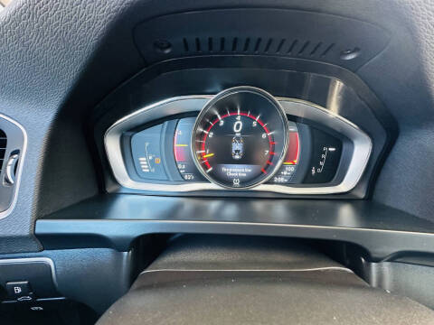 2015 Volvo V60 Cross Country T5