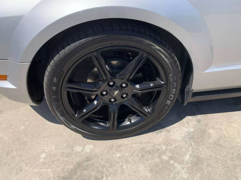 2006 Ford Mustang V6 Deluxe