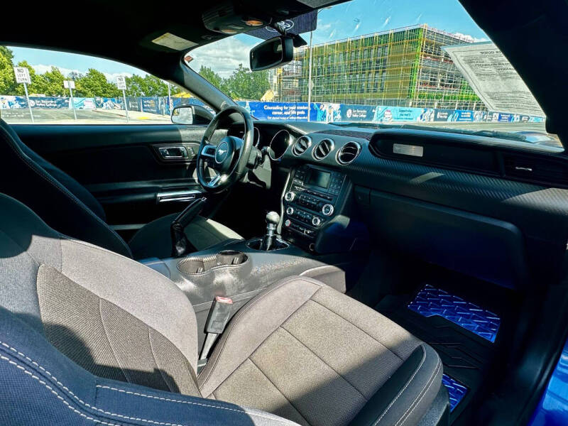 2017 Ford Mustang V6
