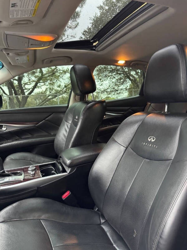 2014 Infiniti Q70 3.7