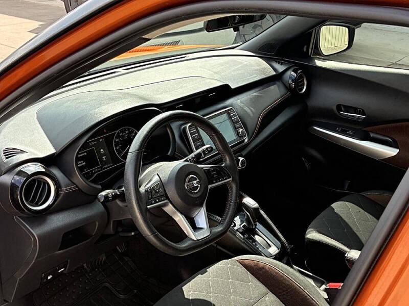 2020 Nissan Kicks SR