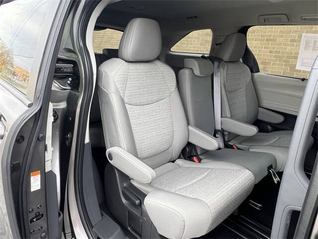 2022 Toyota Sienna LE 8-Passenger