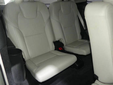 2017 Volvo XC90 T6 Momentum