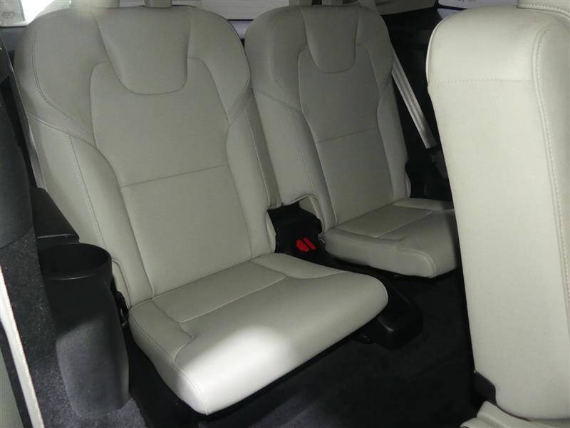 2017 Volvo XC90 T6 Momentum