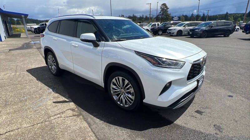 2022 Toyota Highlander Platinum