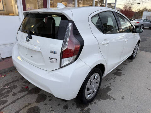 2016 Toyota Prius c Three