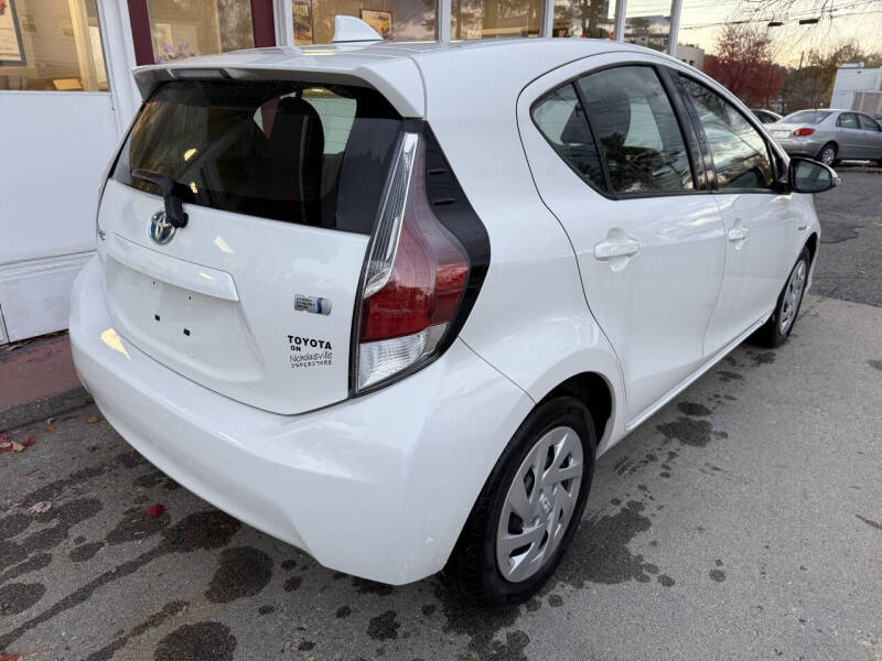 2016 Toyota Prius c Three