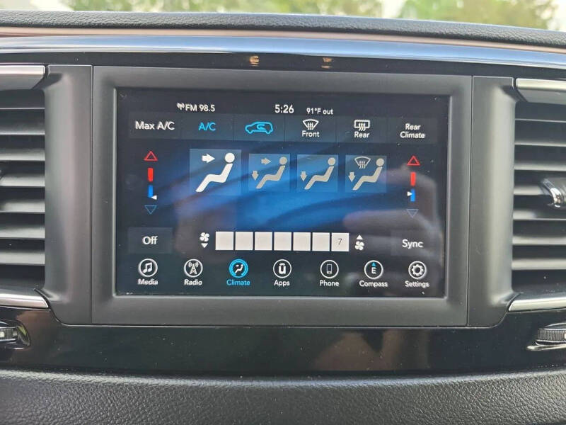 2020 Chrysler Voyager LXi