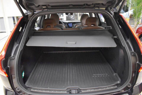 2024 Volvo XC60 B5 Plus Dark Theme