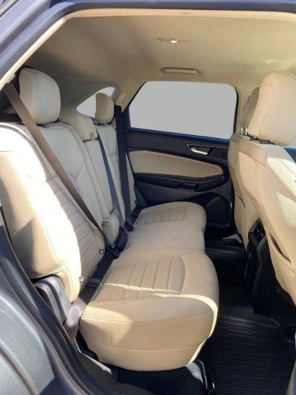 2021 Ford Edge SE