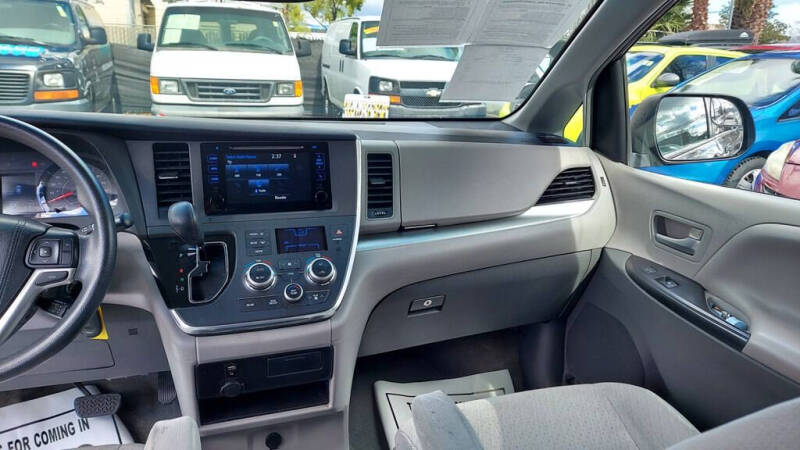 2015 Toyota Sienna